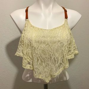 Super cute crop top great for the summer at the beach 🏝 NWT